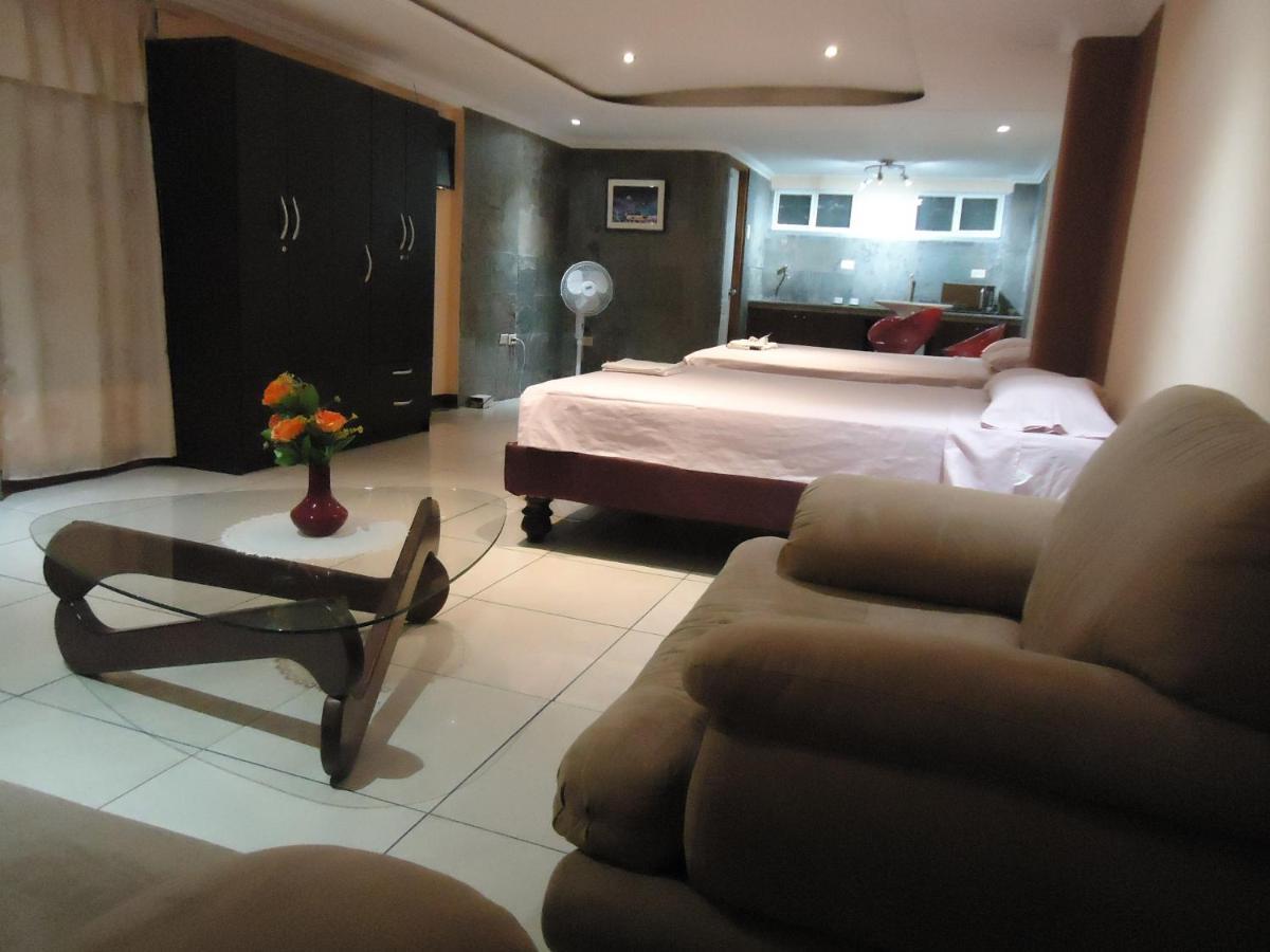 Hostaling Guayaquil Mercedes 外观 照片
