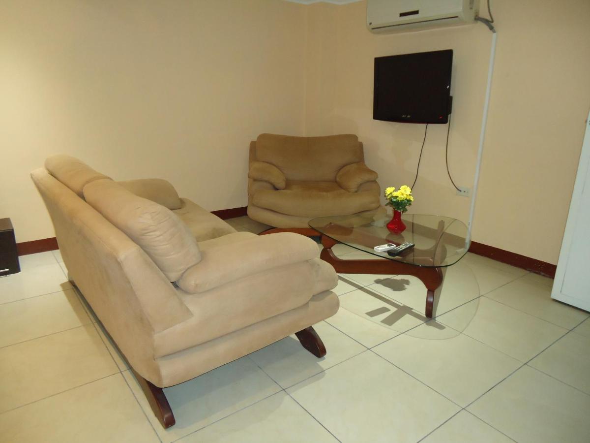 Hostaling Guayaquil Mercedes 外观 照片