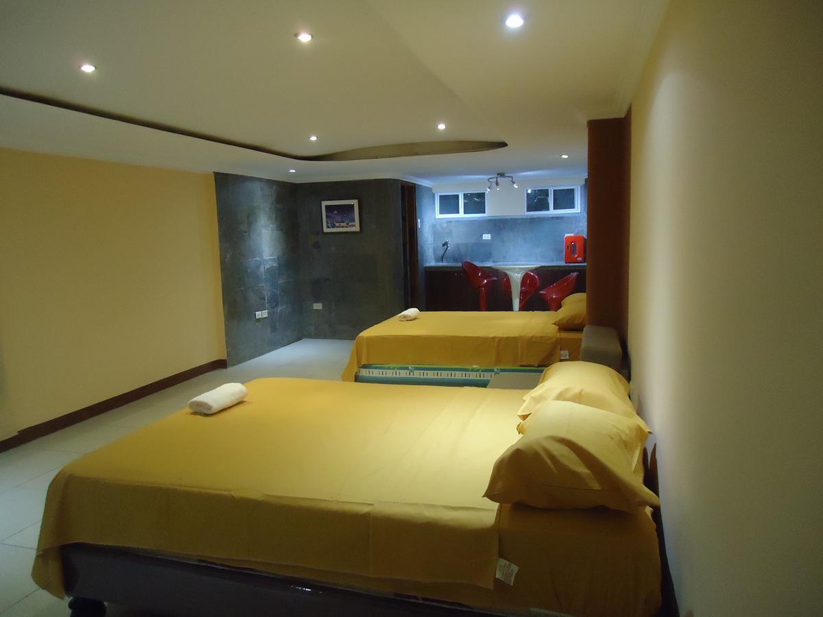 Hostaling Guayaquil Mercedes 外观 照片